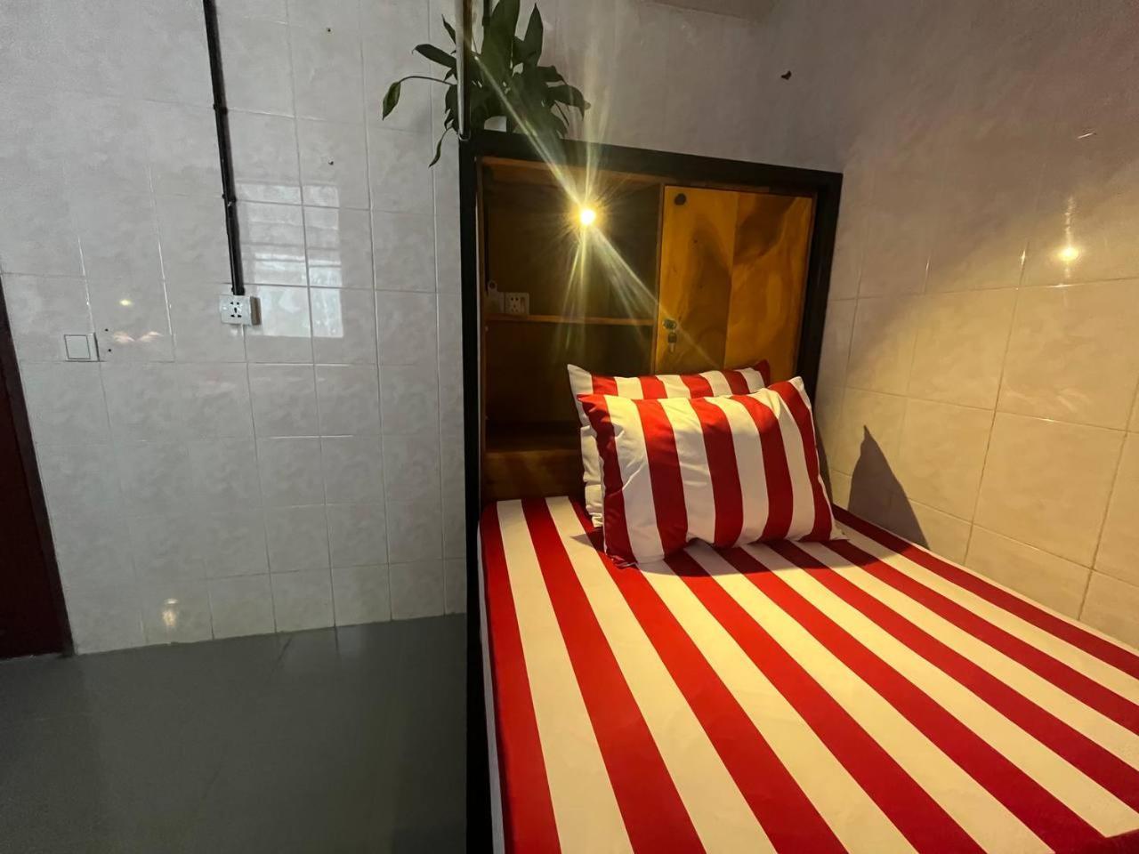 באטאמבנג Por Chey Guesthouse מראה חיצוני תמונה