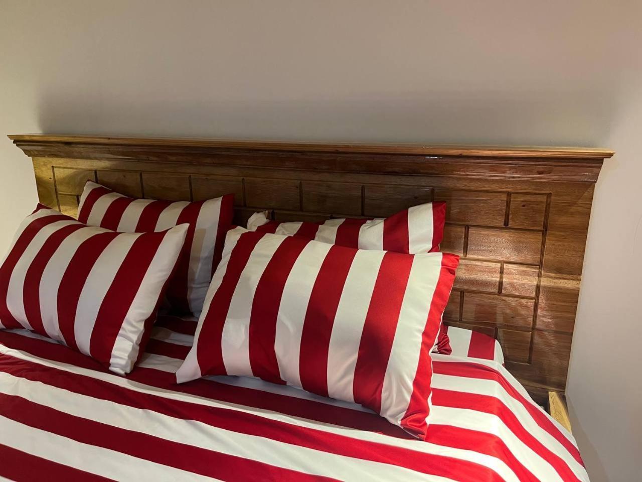באטאמבנג Por Chey Guesthouse מראה חיצוני תמונה