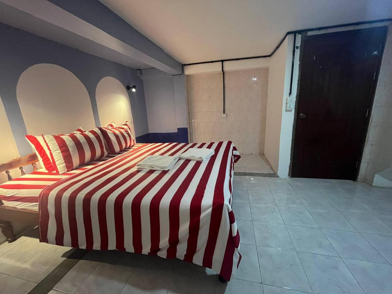 באטאמבנג Por Chey Guesthouse מראה חיצוני תמונה