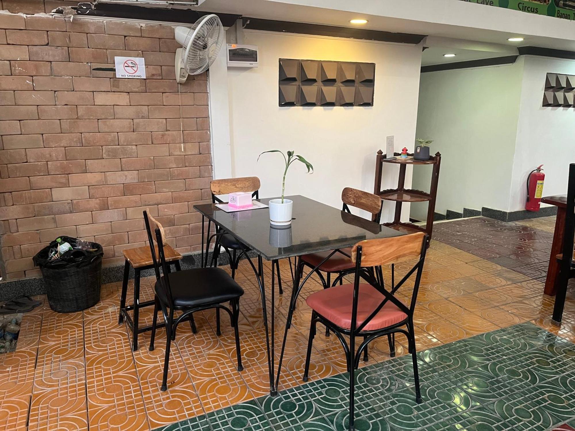 באטאמבנג Por Chey Guesthouse מראה חיצוני תמונה