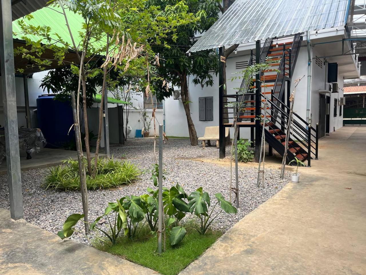 באטאמבנג Por Chey Guesthouse מראה חיצוני תמונה
